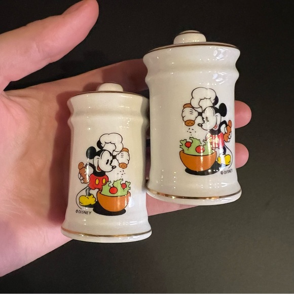 🐭 Vintage Chef Mickey Mouse Salt and Pepper Shakers - Picture 7 of 9
